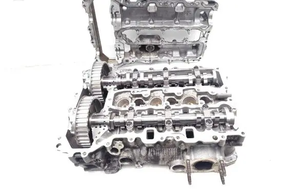 Opel Mokka B Engine head 9810874110