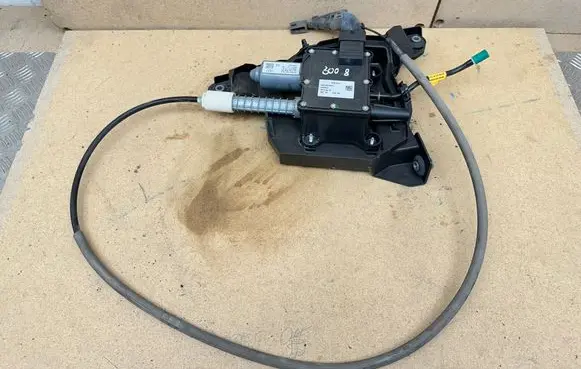 Peugeot 3008 I Hand brake/parking brake motor 9673094880