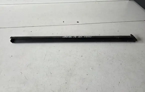 Opel Crossland X Rubber seal rear door window/glass 