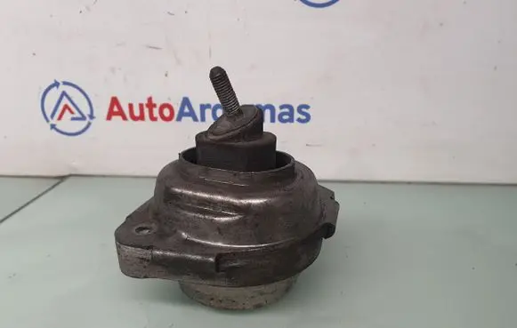 Engine mount bracket