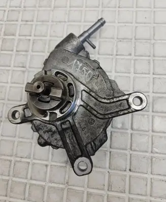 Toyota Avensis T270 Vacuum pump