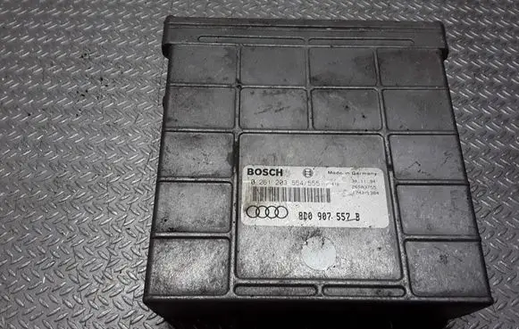 Audi A4 S4 B5 8D Engine control unit/module 0261203554 8D0907557B