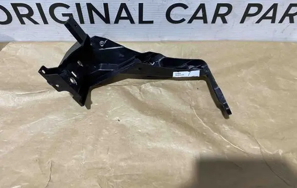 Polestar 2 Fender mounting bracket 31688245
