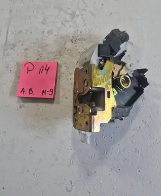 Ford Mondeo Mk III Front door lock 2S4AA21812EA