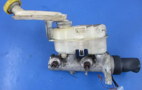 Chrysler Grand Voyager III Master brake cylinder