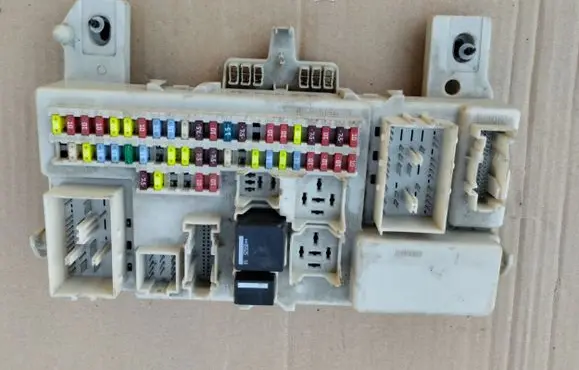 Ford Focus Fuse module 4M5T14A073DG