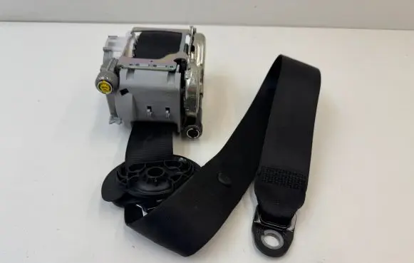 Audi Q7 4M Front seatbelt 4M0857706B