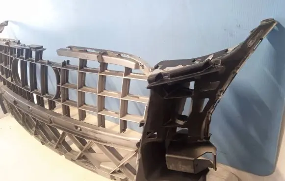 Audi Q7 4L Front bumper upper radiator grill 4L0807233C