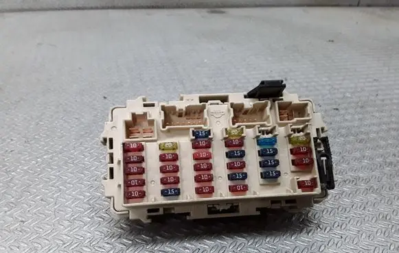 Nissan X-Trail T30 Fuse module