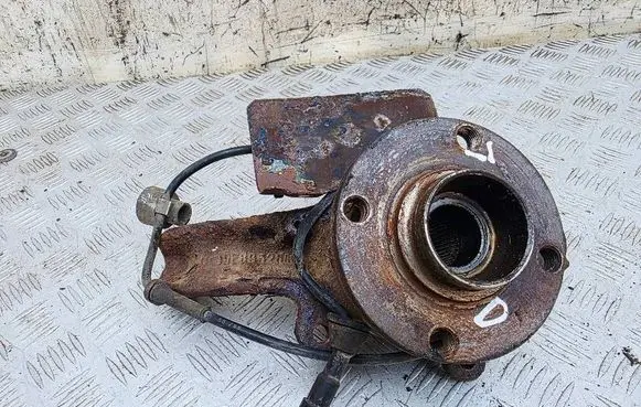Audi Cabriolet B3 8G Front wheel hub 893927803A
