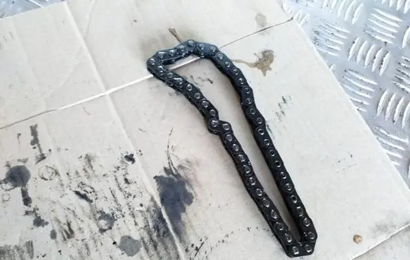 Volkswagen Touran I Oil pump chain 