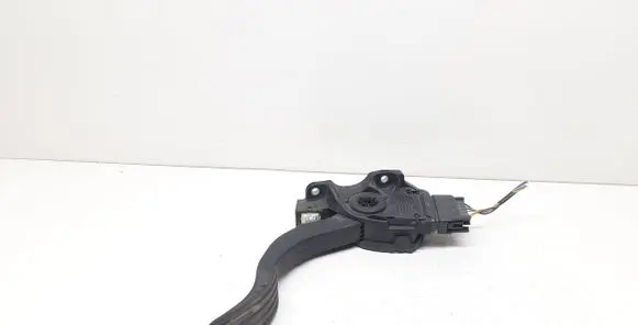 Volvo XC70 Accelerator throttle pedal 6G929F836BD