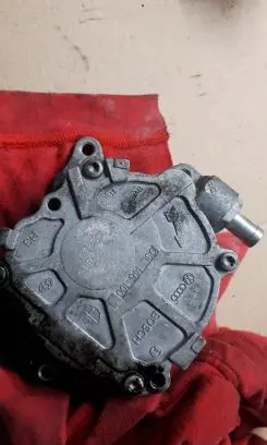 Audi A4 S4 B8 8K Vacuum pump 03L145100F