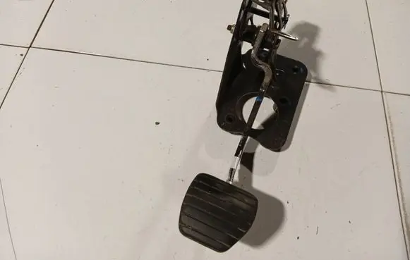Renault Espace - Grand espace IV Brake pedal 8200147548