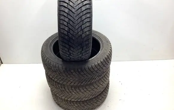 Volvo V60 R17 winter/snow tires with studs 