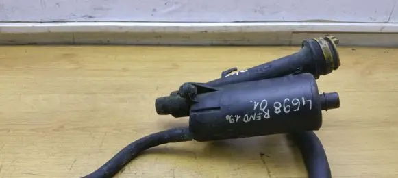 Renault Scenic I Oil breather separator 8200082486
