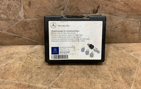 Mercedes-Benz B W246 W242 Anti-theft wheel nuts and lock B66470155
