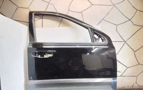 KIA Sorento Front door