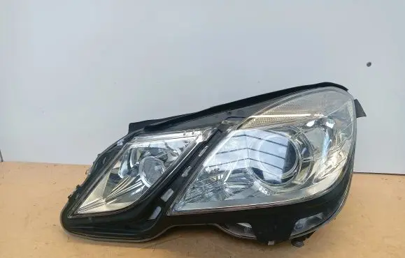 Mercedes-Benz E W212 Headlight/headlamp 2120204061