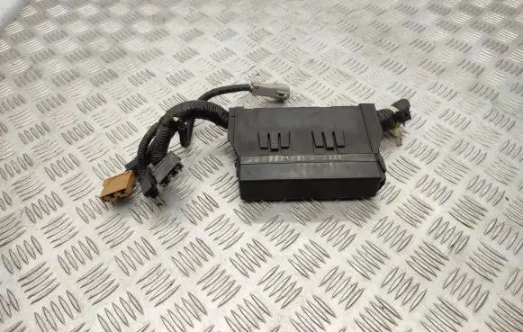 Nissan Juke I F15 Fuse module 24382EW70B