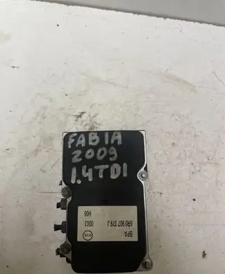 Skoda Fabia Mk2 (5J) ABS Pump 6R0907379J