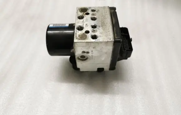 Volkswagen PASSAT B6 ABS Pump 3C0614109A