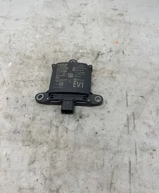 Toyota RAV 4 (XA40) Distronic sensor radar 8816242120