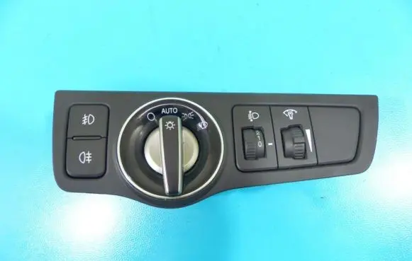 Hyundai i40 Light switch 93300-3Z100 IMPRK1235935