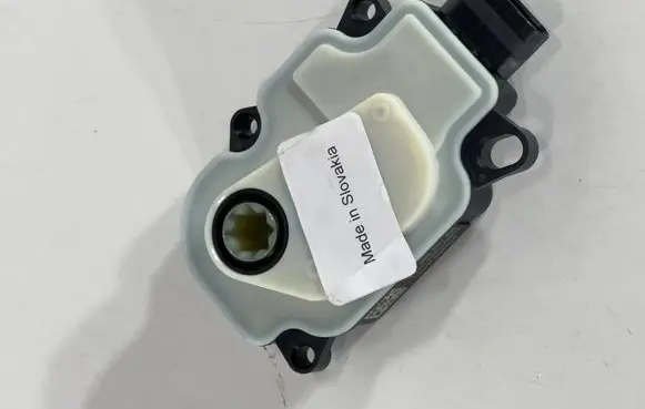 Porsche Macan (95B) Radiator active air flap actuator 95B965501 22331666488