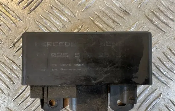Mercedes-Benz E W211 Glow plug pre-heat relay A0255452832