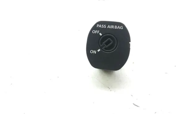 Passenger airbag on/off switch
