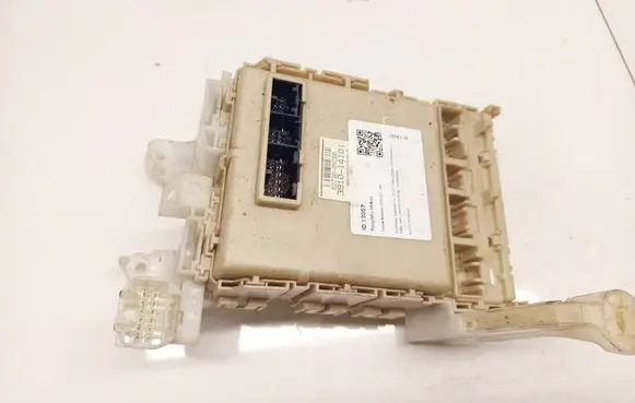 Toyota Avensis T270 Fuse box set 8273005C80