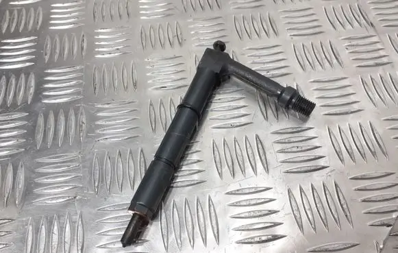 Nissan Almera N16 Fuel injector