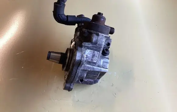 BMW 5 E60 E61 Fuel injection high pressure pump 780749501