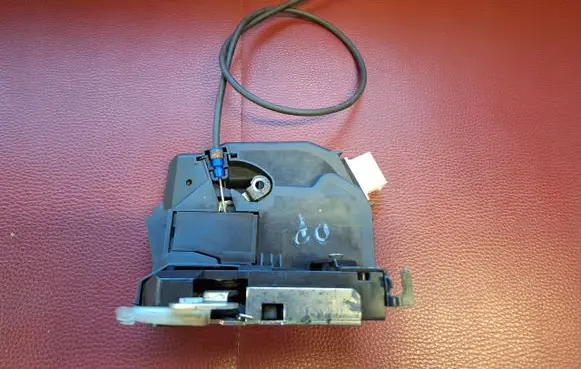 Mini One - Cooper R50 - 53 Front door lock