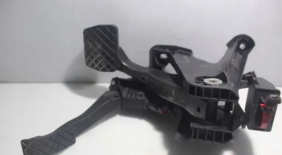 Volkswagen Touran III Pedal assembly 