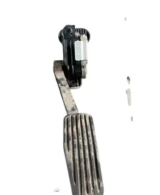 Accelerator throttle pedal