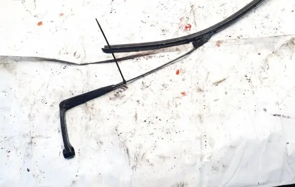 Audi 80 90 S2 B4 Front wiper blade arm
