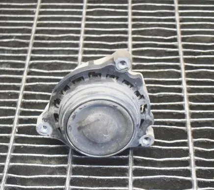 BMW 2 F22 F23 Engine mount bracket 6867441