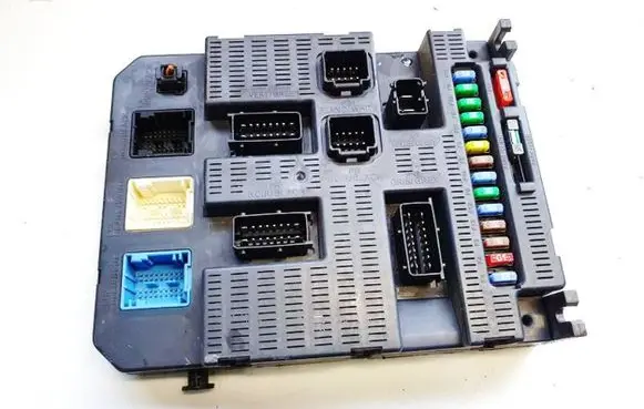 Citroen C4 I Fuse box set 9663798480 bsi2004p08-00