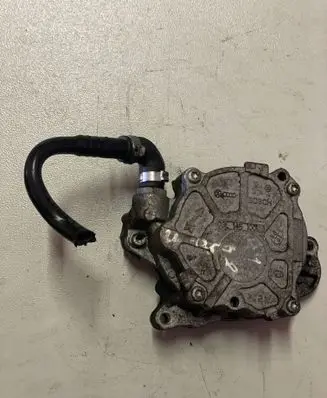 Audi A4 S4 B8 8K Vacuum pump 03L145100