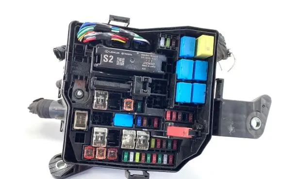 Lexus LBX Fuse box set 82644V2020
