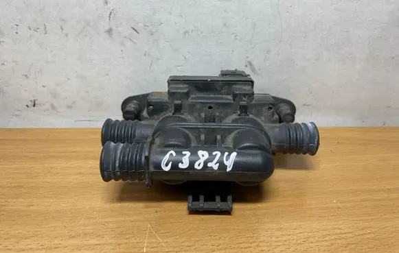 BMW X5 E53 Coolant heater control valve 8374995 C3824