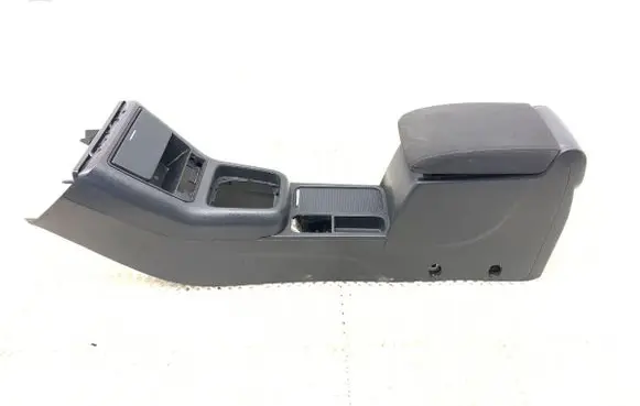 Volkswagen Tiguan Center console 