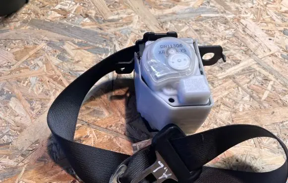 Mitsubishi Lancer Rear seatbelt DN11306