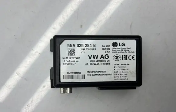 Volkswagen PASSAT B8 Gateway control module 5na035284b