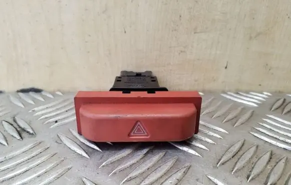 Nissan X-Trail T30 Hazard light switch
