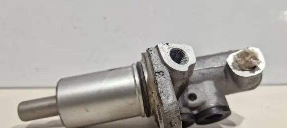 Volkswagen PASSAT B5.5 Master brake cylinder 32661549