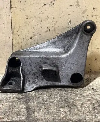 BMW 5 E39 Engine mounting bracket 6750441 22116750441 22111097151