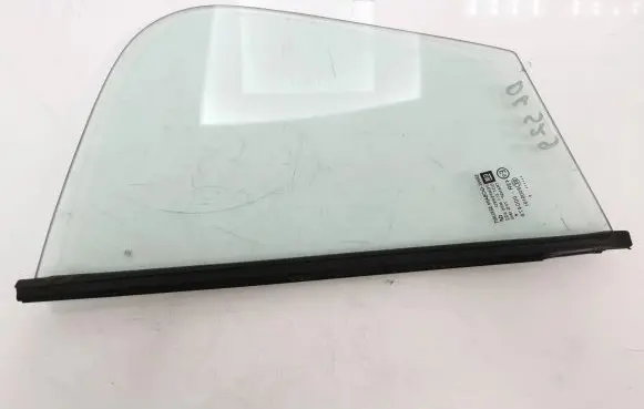 Rear vent window glass